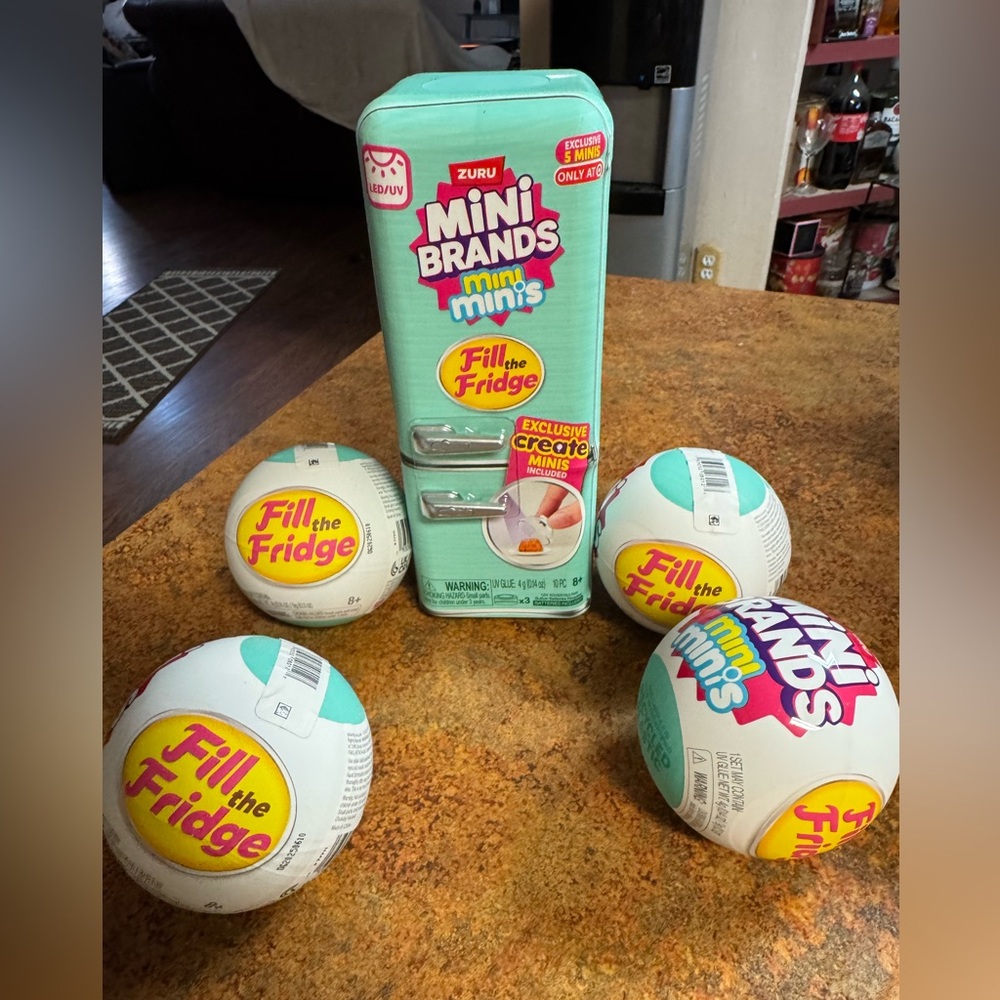 Zuru Mini Brands Fill the Fridge Set Refrigerator plus 4 blind balls NEW